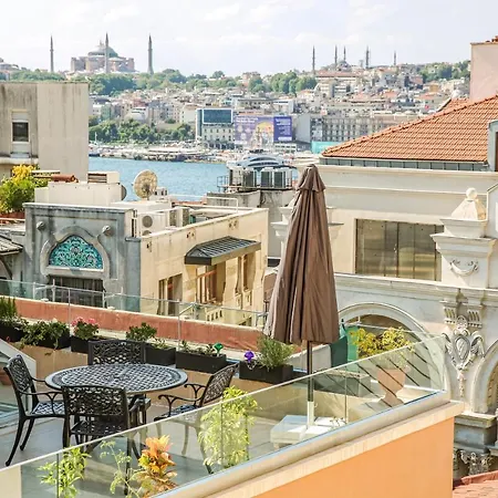 No 8 Galata شقة